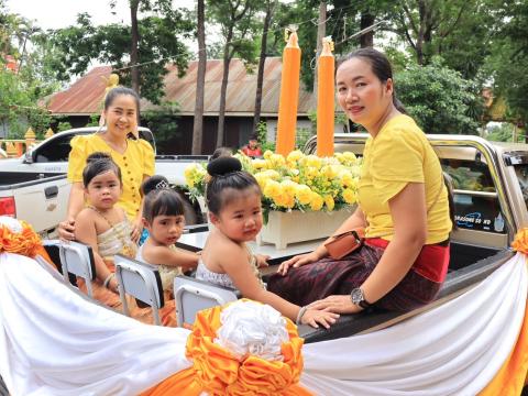 ถวายเทียนพรรษา และเวียนเทียน เนื่องในวันอาสาฬหบูชาและวันเข้าพรรษา