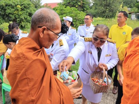 พิธีตักบาตรข้าวสารอาหารแห้ง และพิธีพิธีวางพวงมาลา