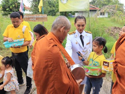 พิธีตักบาตรข้าวสารอาหารแห้ง และพิธีพิธีวางพวงมาลา