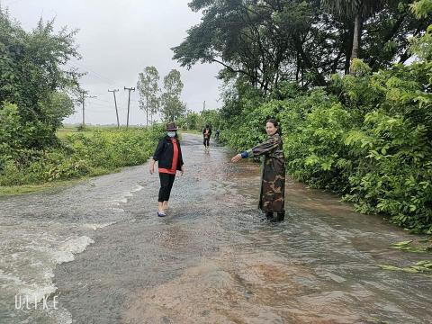 ตรวจสถานการณ์น้ำหลากถนนสายบ้านโคกสำราญ หมู่ที่10