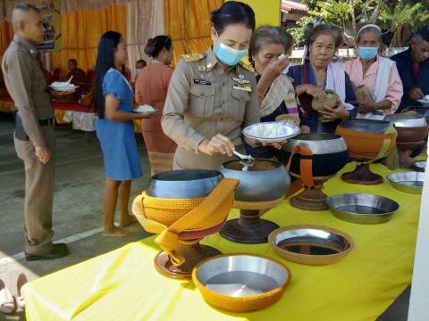 ทำบุญตักบาตรเนื่องในวันตำรวจ