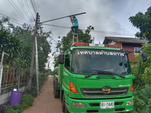 ลงพื้นที่รับเรื่องร้องทุกข์ในการตัดต้นไม้ติดกับเสาไฟฟ้า