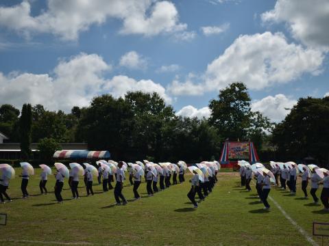 พิธีเปิดการแข่งขันกีฬาเยาวชนและประชาชนต้านภัยยาเสพติด ประจำปีงบประมาณ 2569