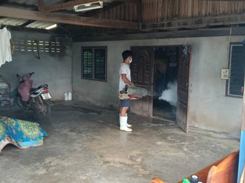 พ่นหมอกควันกำจัดยุงลาย พาหะนำโรคไข้เลือดออก