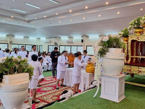 พิธีถวายน้ำสรงพระบรมศพเบื้องหน้าพระฉายาลักษณ์