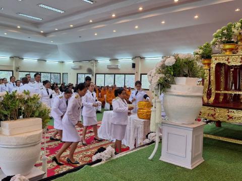 พิธีถวายน้ำสรงพระบรมศพเบื้องหน้าพระฉายาลักษณ์