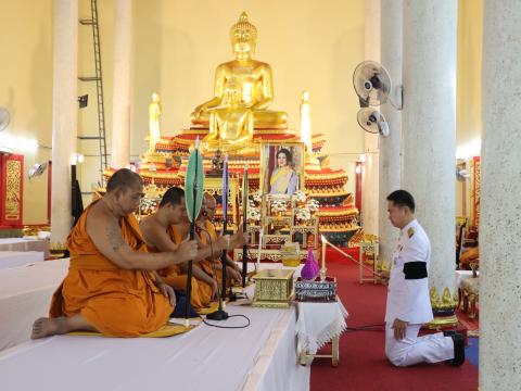 ร่วมพิธีบำเพ็ญกุศลสวดพระพุทธมนต์หรือสวดพระอภิธรรมอุทิศถวายพระราชกุศล