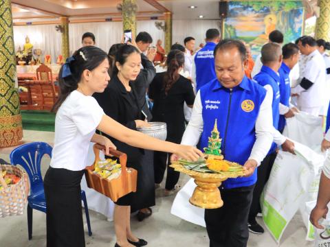 พิธีทำบุญตักบาตรถวายพระราชกุศลแด่สมเด็จพระนางเจ้าสิริกิติ์ฯ