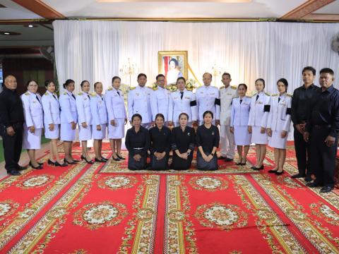 ร่วมพิธีบำเพ็ญกุศลสวดพระพุทธมนต์หรือสวดพระอภิธรรมอุทิศถวายพระราชกุศล