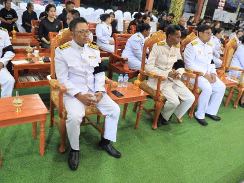 ร่วมพิธีบำเพ็ญกุศลสวดพระพุทธมนต์หรือสวดพระอภิธรรมอุทิศถวายพระราชกุศล