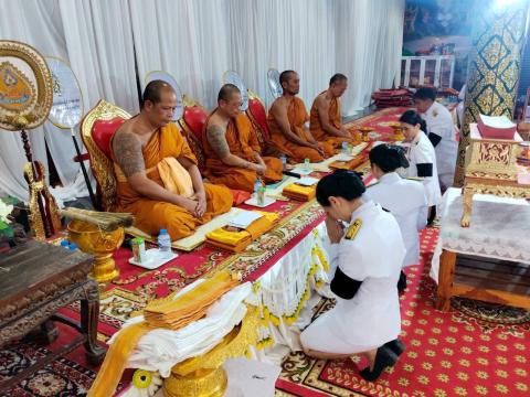 ร่วมพิธีบำเพ็ญกุศลสวดพระพุทธมนต์หรือสวดพระอภิธรรมอุทิศถวายพระราชกุศล