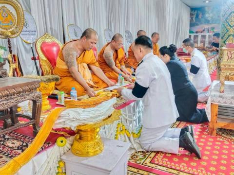 ร่วมพิธีบำเพ็ญกุศลสวดพระพุทธมนต์หรือสวดพระอภิธรรมอุทิศถวายพระราชกุศล