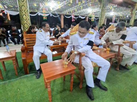 ร่วมพิธีบำเพ็ญกุศลสวดพระพุทธมนต์หรือสวดพระอภิธรรมอุทิศถวายพระราชกุศล