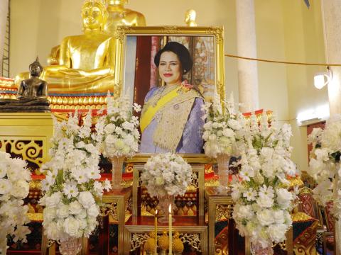 ร่วมพิธีบำเพ็ญกุศลสวดพระพุทธมนต์หรือสวดพระอภิธรรมอุทิศถวายพระราชกุศลฯ