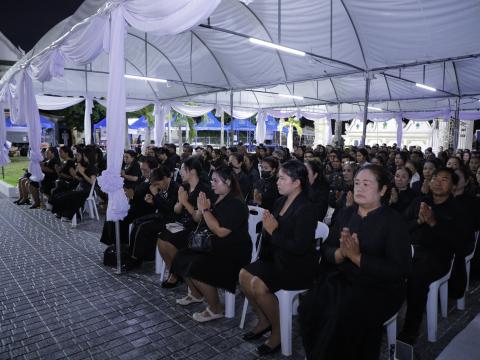 ร่วมพิธีบำเพ็ญกุศลสวดพระพุทธมนต์หรือสวดพระอภิธรรมอุทิศถวายพระราชกุศลฯ