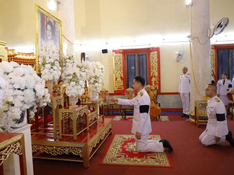 ร่วมพิธีบำเพ็ญกุศลสวดพระพุทธมนต์หรือสวดพระอภิธรรมอุทิศถวายพระราชกุศลฯ