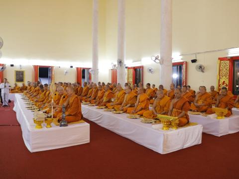 ร่วมพิธีบำเพ็ญกุศลสวดพระพุทธมนต์หรือสวดพระอภิธรรมอุทิศถวายพระราชกุศลฯ