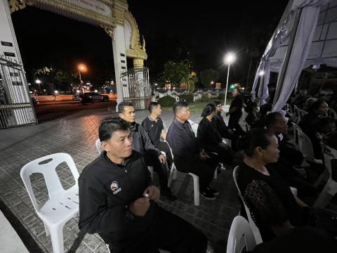 ร่วมพิธีบำเพ็ญกุศลสวดพระพุทธมนต์หรือสวดพระอภิธรรมอุทิศถวายพระราชกุศลฯ