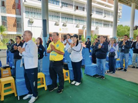 ร่วมพิธีเปิดการแข่งขัน ฟุตบอลนักเรียน 11 คน