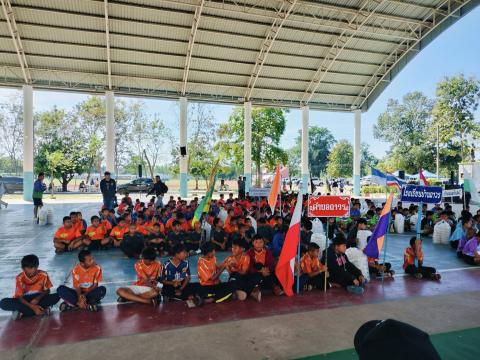 ร่วมพิธีเปิดการแข่งขัน ฟุตบอลนักเรียน 11 คน