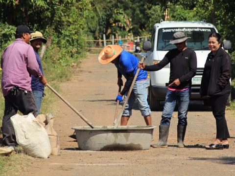 ซ่อมแซมถนน หมู่ที่ 5 บ้านหนองปรือ