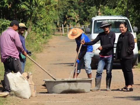 ซ่อมแซมถนน หมู่ที่ 5 บ้านหนองปรือ
