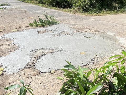 ลงพื้นที่ซ่อมแซมถนน หมู่ที่ 4