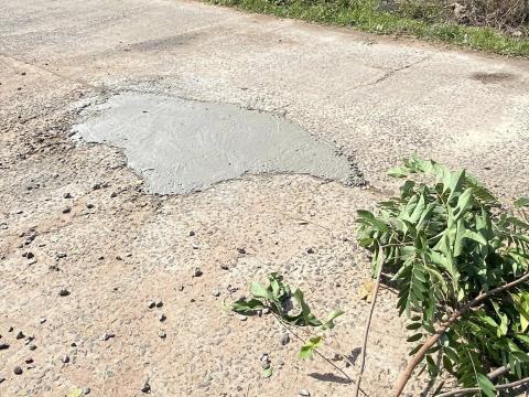 ลงพื้นที่ซ่อมแซมถนน หมู่ที่ 4