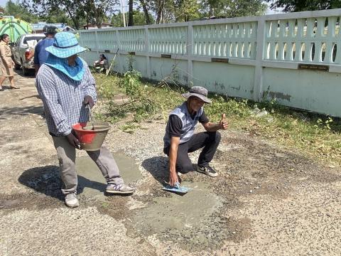 ลงพื้นที่ซ่อมแซมถนน หมู่ที่ 4