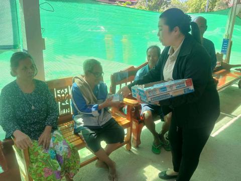 ร่วมบริจาคสิ่งของ ณ ศูนย์อพยพวัดดอนไม้ไฟ