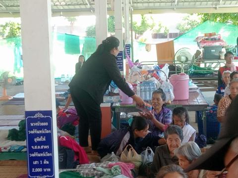 ร่วมบริจาคสิ่งของ ณ ศูนย์อพยพวัดดอนไม้ไฟ