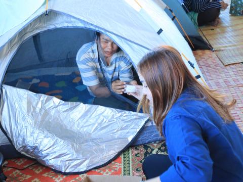 ส่งมอบสิ่งของอุปโภคบริโภค ณ ศูนย์พักพิงชั่วคราว วัดหนองโบส์ถ