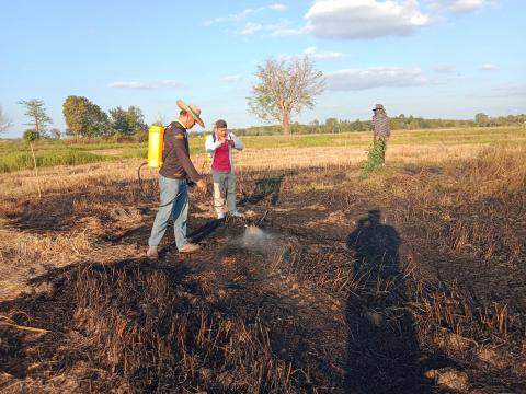 ออกดำเนินการระงับเหตุไฟลามทุ่งในพื้นที่หมู่ที่ 2