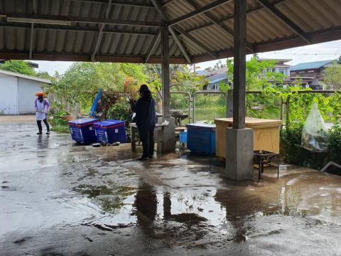 ล้างทำความสะอาดตลาดชุมชน