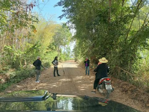 ลงพื้นที่สำรวจเส้นทางเพื่อทำการก่อสร้าง