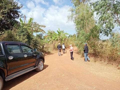 ลงพื้นที่สำรวจเส้นทางเพื่อทำการก่อสร้าง