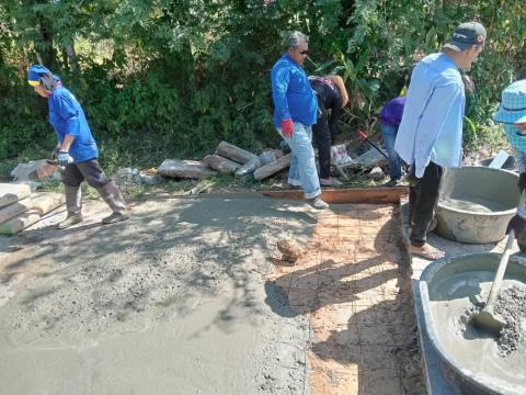 ลงพื้นที่ซ่อมแซมถนนในพื้นที่ หมู่ที่ 1