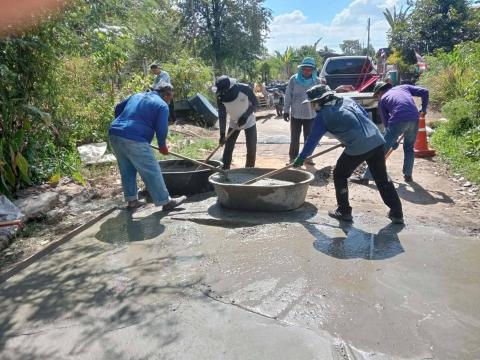 ลงพื้นที่ซ่อมแซมถนนในพื้นที่ หมู่ที่ 1