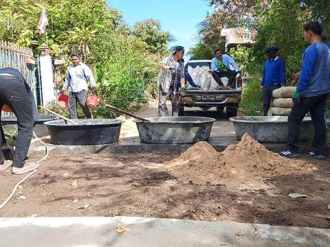 ลงพื้นที่ซ่อมแซมถนนในพื้นที่ หมู่ที่ 1