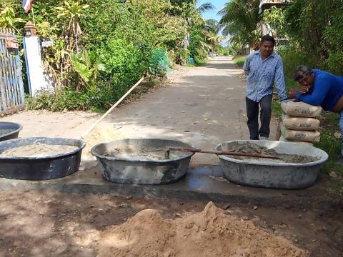 ลงพื้นที่ซ่อมแซมถนนในพื้นที่ หมู่ที่ 1