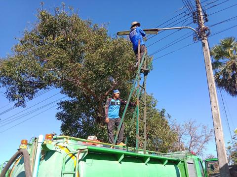 ลงพื้นที่ซ่อมแซมไฟฟ้าส่องสว่าง