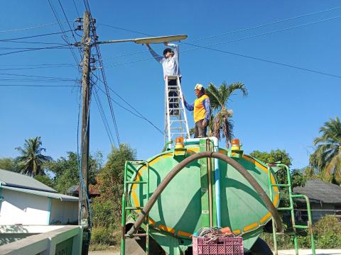 ซ่อมแซมไฟฟ้าส่องสว่าง หมู่ที่ 10