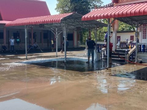 ฉีดล้างทำความสะอาดศาลาวัดบ้านบุตาพวง