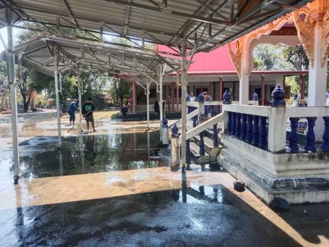 ฉีดล้างทำความสะอาดศาลาวัดบ้านบุตาพวง