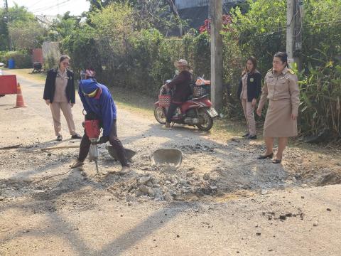 ดำเนินการซ่อมแซมถนน