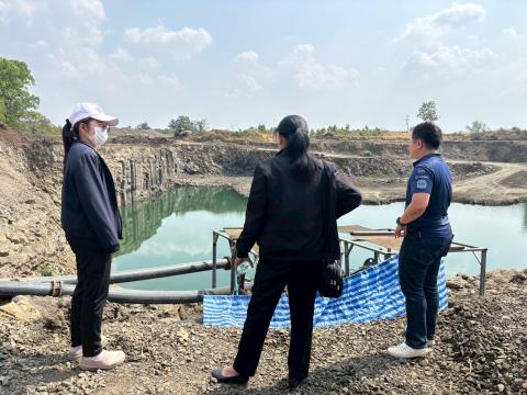 ดำเนินการออกตรวจสอบการปฏิบัติตามมาตรการป้องกันและแก้ไขผล กระทบสิ่งแวดล้อมในการทำเหมืองแร่