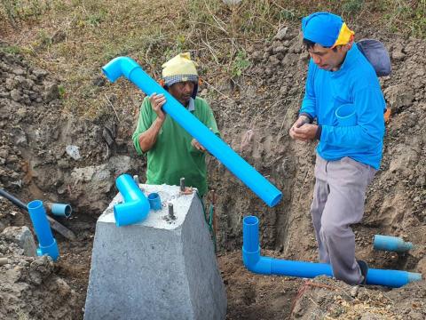 ซ่อมท่อส่งน้ำประปา หมู่ที่ 2