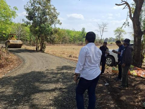 ลงพื้นที่ตรวจสอบการดำเนินการ ปรับปรุงซ่อมแซมถนนเส้นหนองสลักได