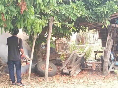พ่นหมอกควันกำจัดยุงลาย พาหะนำโรคไข้เลือดออก