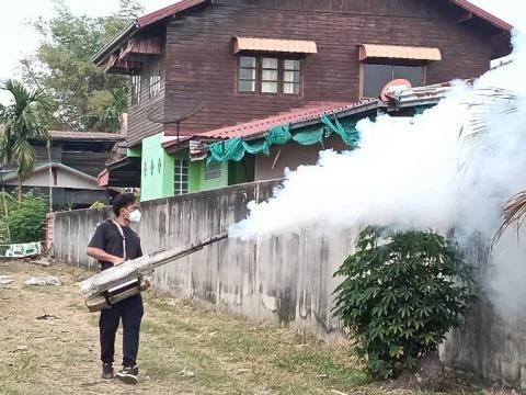 พ่นหมอกควันกำจัดยุงลาย พาหะนำโรคไข้เลือดออก